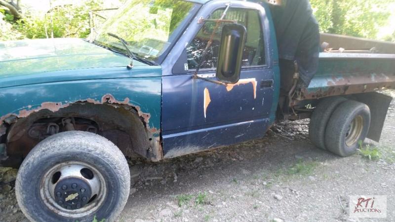 lot 8 image: 1991Chevy 3500 dump truck, VIN1GBHK34K8ME203...