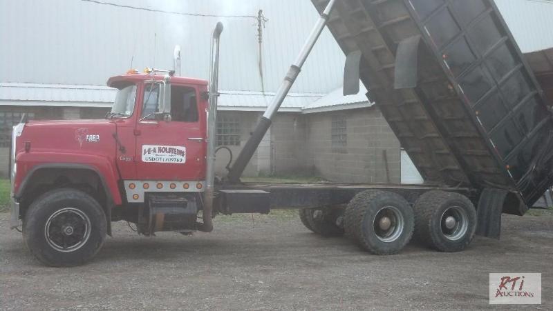 lot 10 image: 1984 Ford 9000 dump truck, 6 cylinder Cummins...