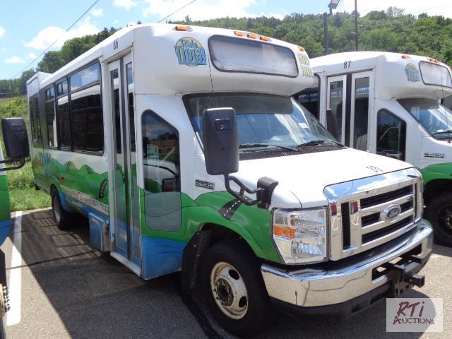 lot 13 image: 2009 FORDELDORADO F-450 Bus (#86), 1FDFE45P1...