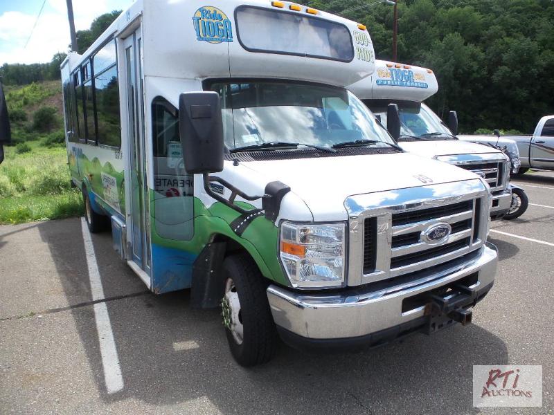 lot 15 image: 2009 FORDELDORADO F-450 Bus (#89), 1FDFE45P1...