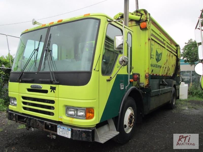 lot 17 image: 2003 Freightliner equipped with G-S Products ...