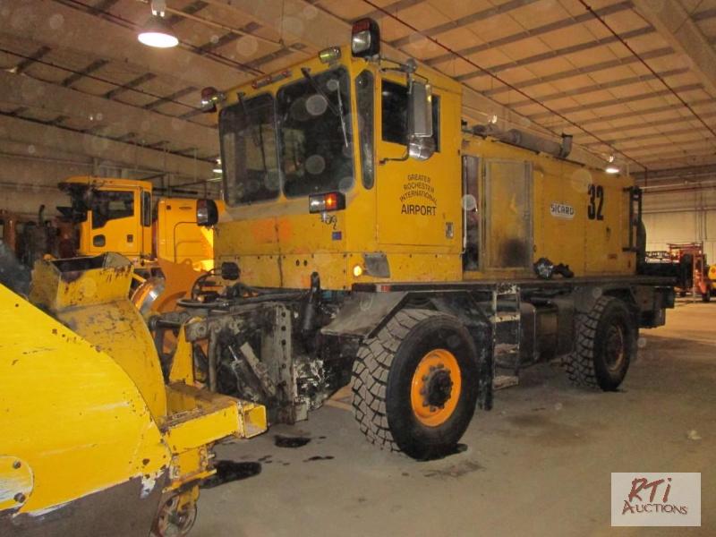 lot 19 image: 1991 Sicard MP3000 Jet Broom, VIN# 1S932L438M...