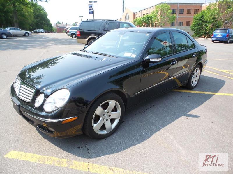 lot 2 image: 2006 MERCEDES-BENZ E500 4 MATIC, VIN WDBUF...
