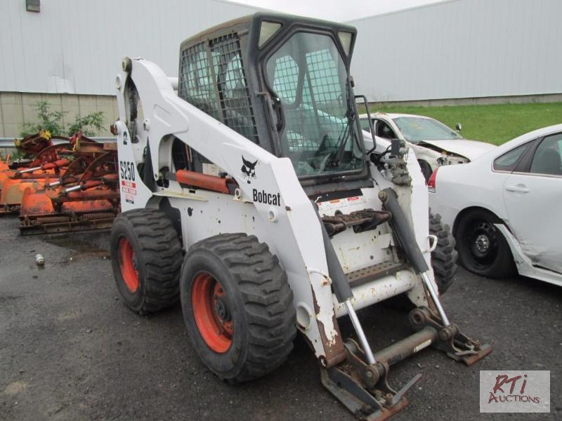 lot 22 image: Bobcat S250 Turbo skid steer loader, SN 5260...