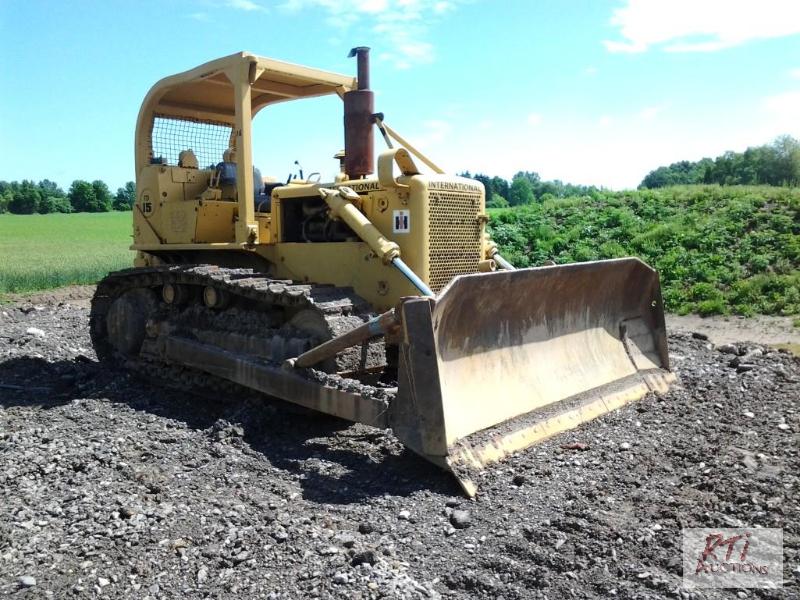 lot 28 image: International TD-15C dozer, 10 tilt blade, n...