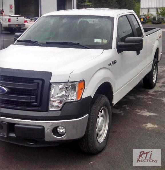 lot 4 image: 2013 Ford F150XL 4WD Super Cab pickup, VIN#1F...
