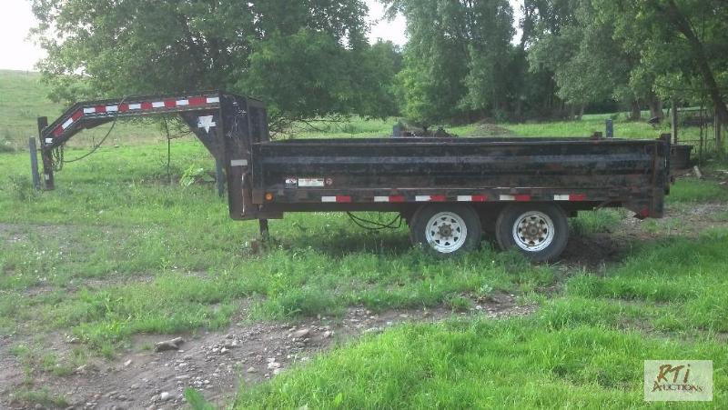 lot 9 image: 2007 PJ gooseneck dump trailer, bought new in...