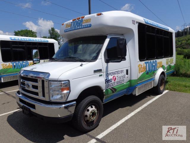 lot 1 image: 2011 FordEldorado E350 Bus