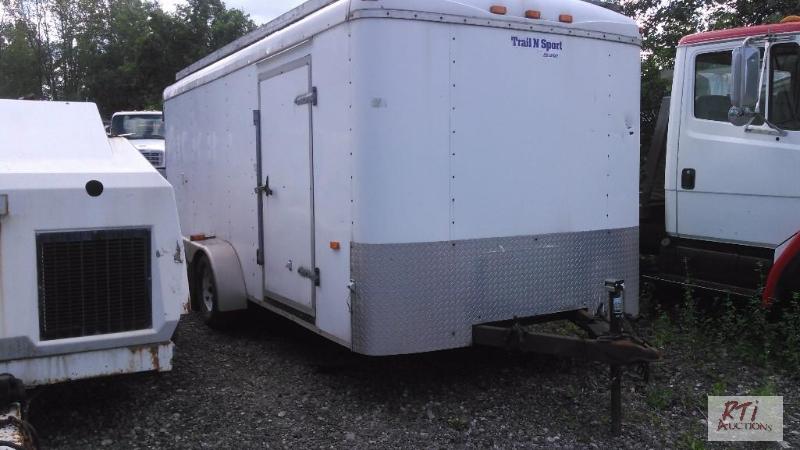 lot 10 image: 2000 16ft Enclosed Trailer