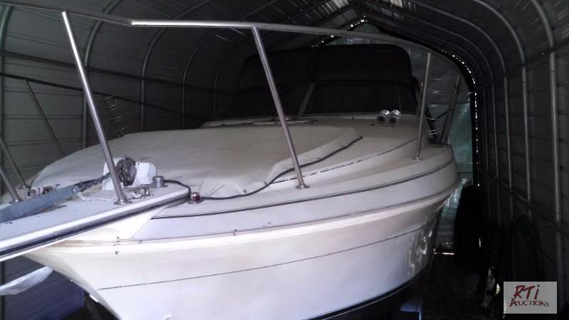 lot 15 image: 1993 Larson Cambrio 300