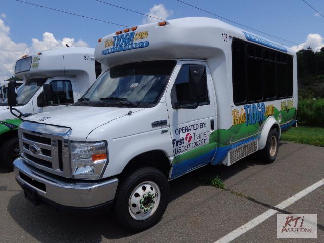 lot 2 image: 2011 FordEldorado E350 Bus