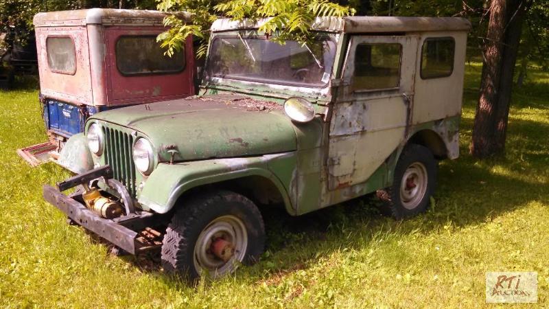 lot 21 image: 1962 Willys Jeep