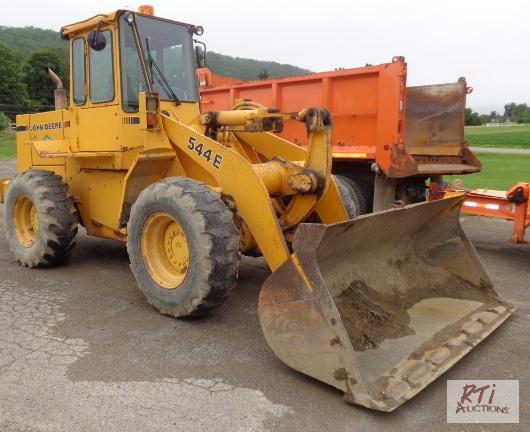 lot 23 image: 1990 John Deere 544E Wheel Loader
