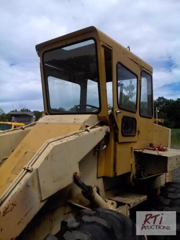 lot 29 image: International 3850 Loader