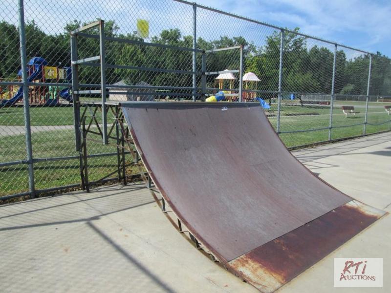 lot 33 image: Complete Skate Park