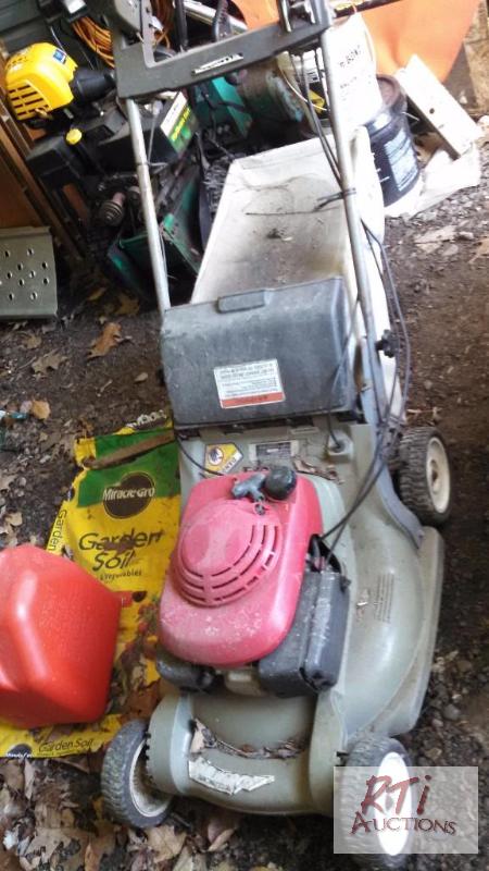 lot 35 image: Honda Push Mower