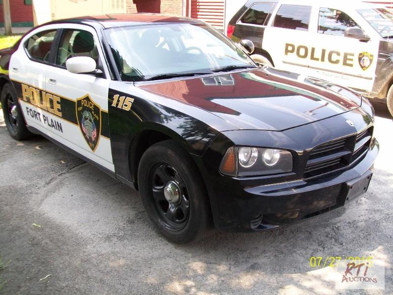 lot 4 image: 2010 Dodge Charger