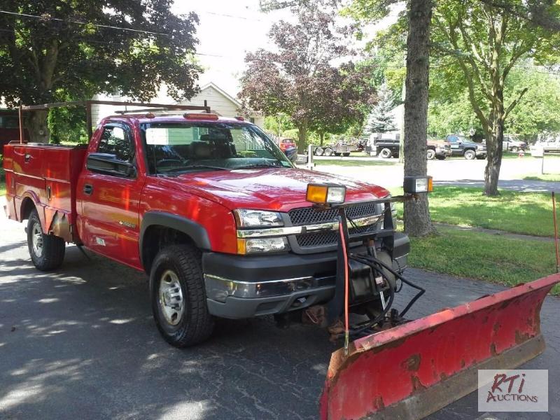 lot 6 image: 2004 Chevrolet Silverado 2500HD