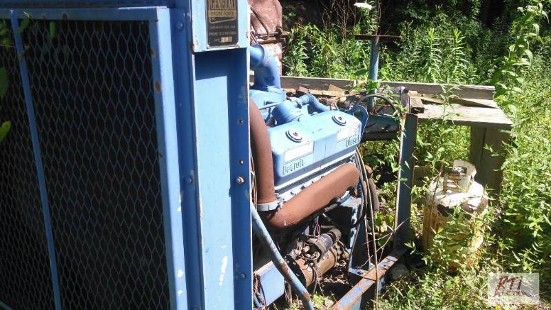 lot 76 image: 8-V92 Silver Detroit Diesel Engine
