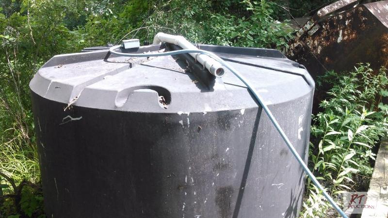 lot 77 image: 1,000 Gallon Poly Tank w Heater