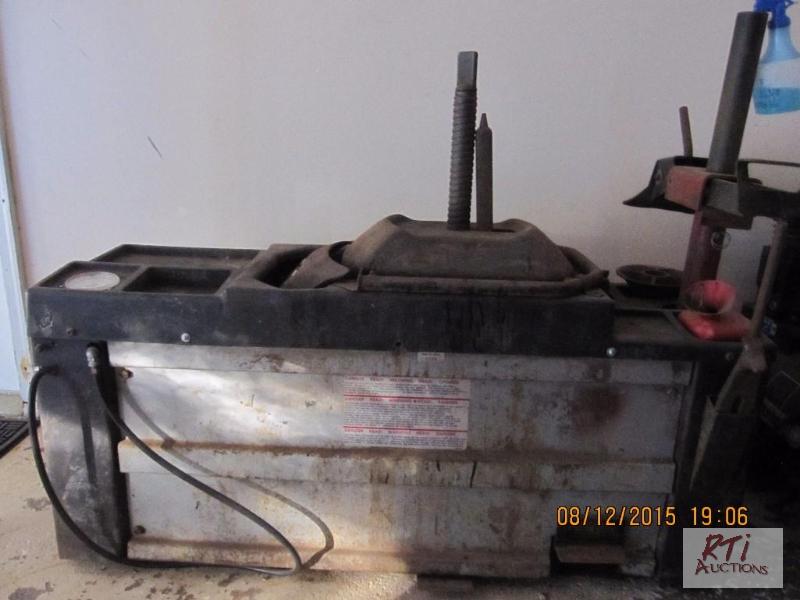 lot 78 image: Coates 40-40SA Tire Machine