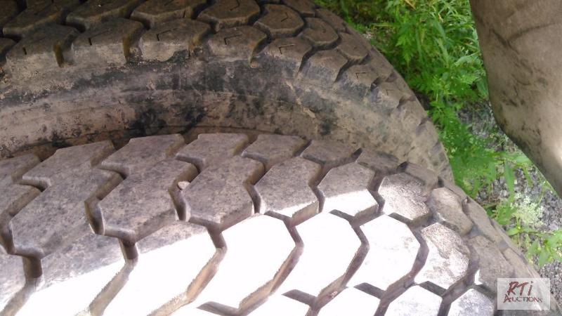 lot 82 image: Tires 9.00 x 20