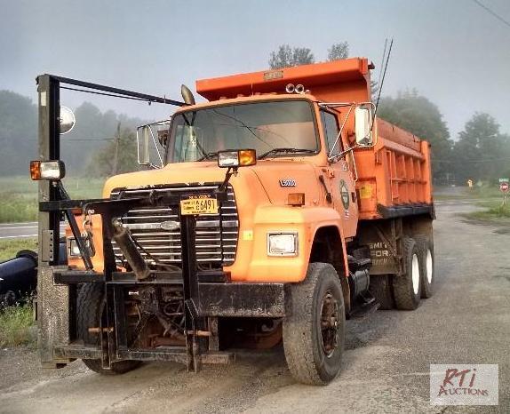 lot 9 image: 1996 Ford L-9000 TA PlowDump Truck