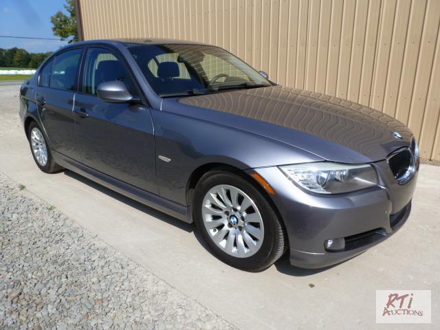 lot 1 image: 2009 BMW 328i rwd sedan, 52k miles, 6yl, auto...