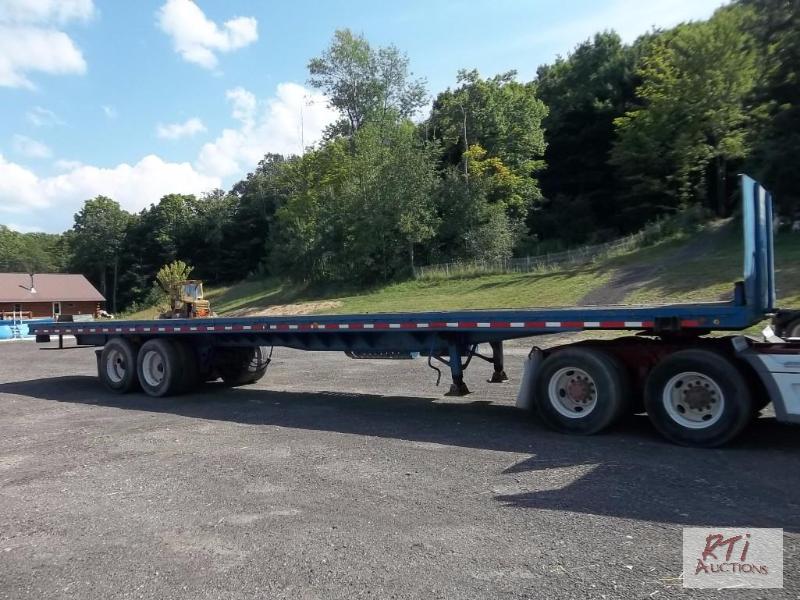 lot 18 image: 1981 Fruehauf 48x96 Heavy duty Flat bed trail...