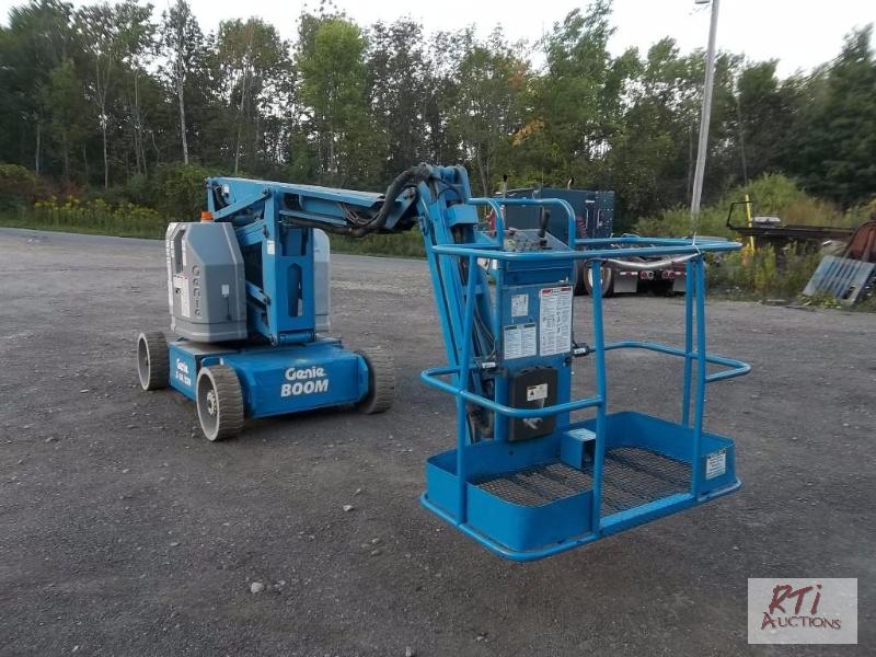 lot 19 image: 1999 Genie Z- 3422n Electric telescopic manl...