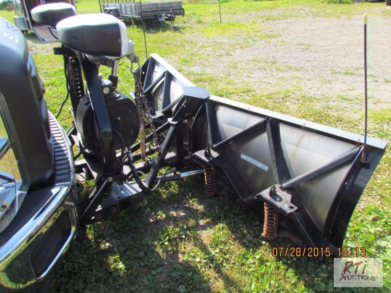lot 26 image: Fisher 8-6&quot Minute Mount Extreme-V Plow...