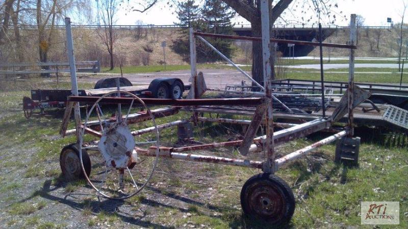 lot 30 image: Shore Station Boat Hoist. Needs some love and...