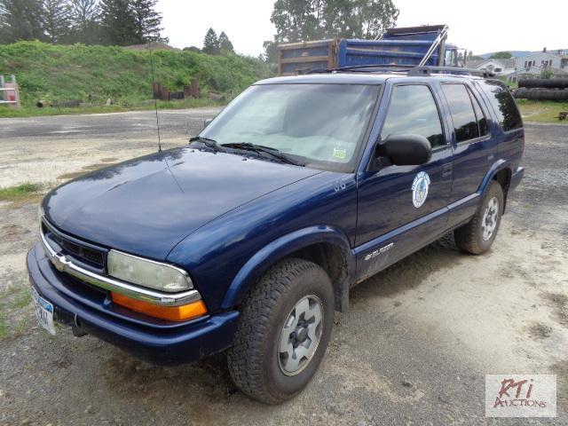lot 5 image: 2003 Chevy Blazer 4WD, VIN 1GNDT13X73K151294...