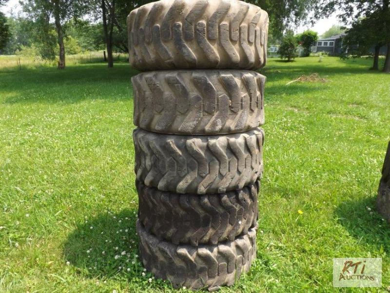 lot 60 image: Five 1016.5 Skidsteer tires Sold As is. Loca...
