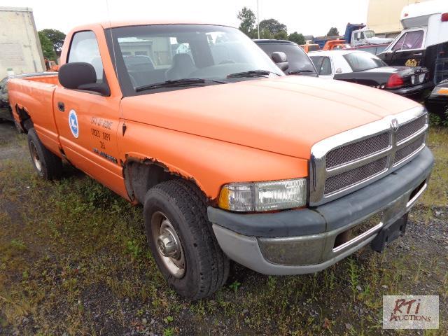 lot 17 image: 2001 DODGE RAM2500 (#213) 2WD Pickup, VIN 3B...