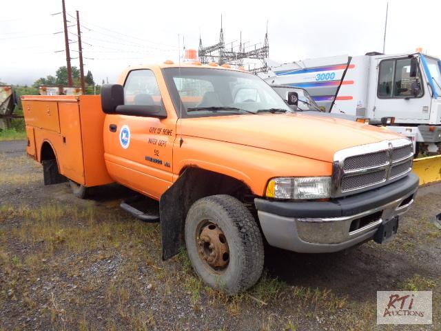 lot 18 image: 2002 DODGE RAM3500 (#2216215) Utility Truck,...