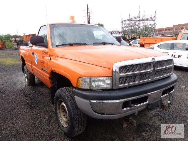 lot 22 image: 2002 DODGE RAM2500 (#2215525) 4WD Pickup, VI...