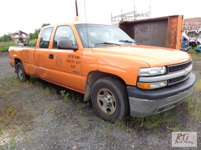 lot 27 image: 2000 CHEVY 1500 (#2005) 2WD Ext-cab Pickup, V...