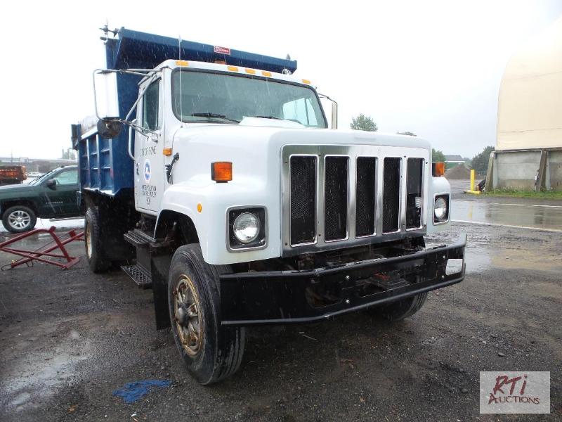 lot 32 image: 1981 IH SA Dump Truck (#811509) VIN 1HTCA2...