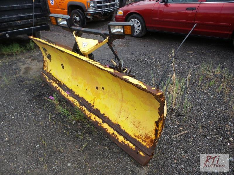 lot 38 image: FISHER Minute-mount 8 plow wtrip edge....