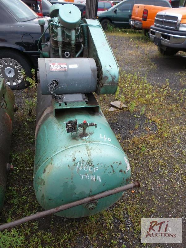 lot 40 image: Horizontal Twin &quotV&quot cylinder Shop A...