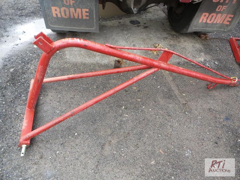 lot 41 image: 3-pt hitch lifting boom....