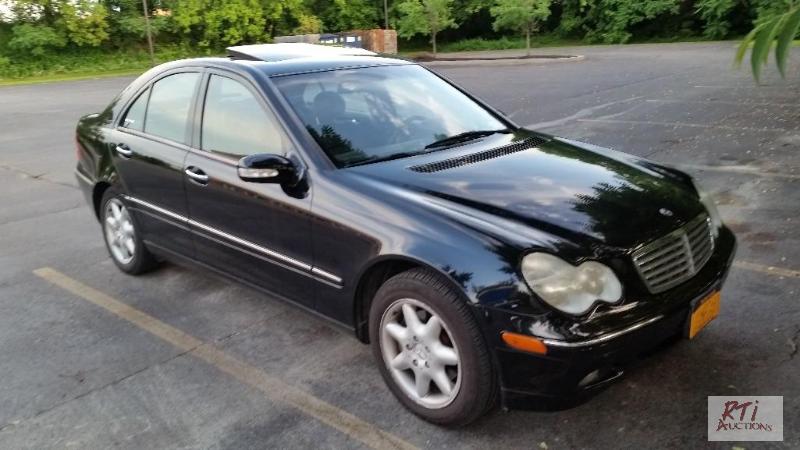 lot 19 image: 2001 Mercedes C320 VIN#WDBRF64JX1F033774, sta...