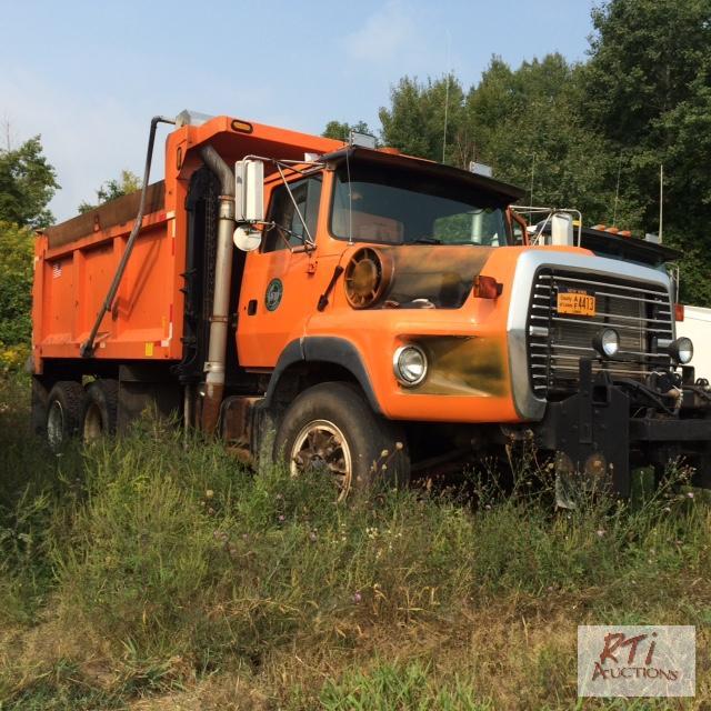 lot 24 image: 1997 Ford LTS9000 TA Dump Truck, VIN 1FDZY9...