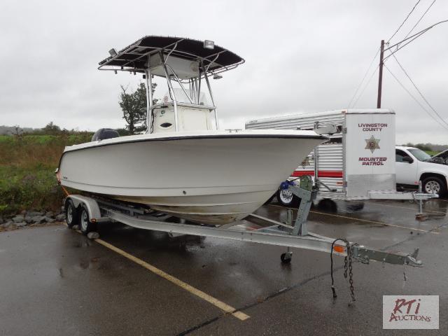 lot 28 image: 2008 Trophy 21 ft. Center console boat- Hull ...