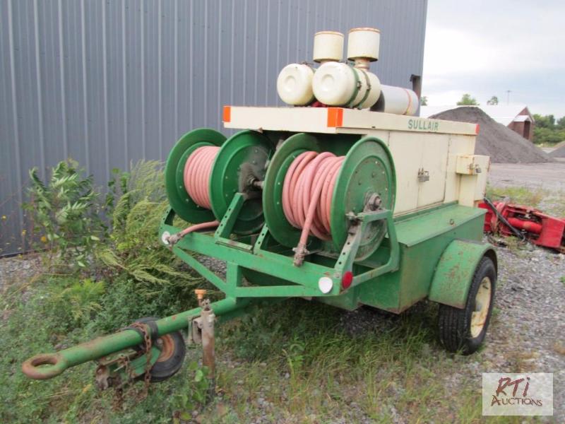 lot 40 image: 1983 Sullair 185 tow behind air compressor, P...