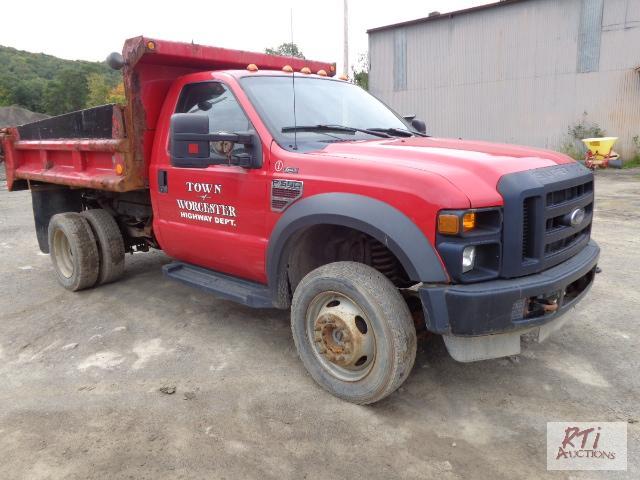 lot 5 image: 2010 Ford F-550 SA Dump Truck, VIN 1FDAF5HR...