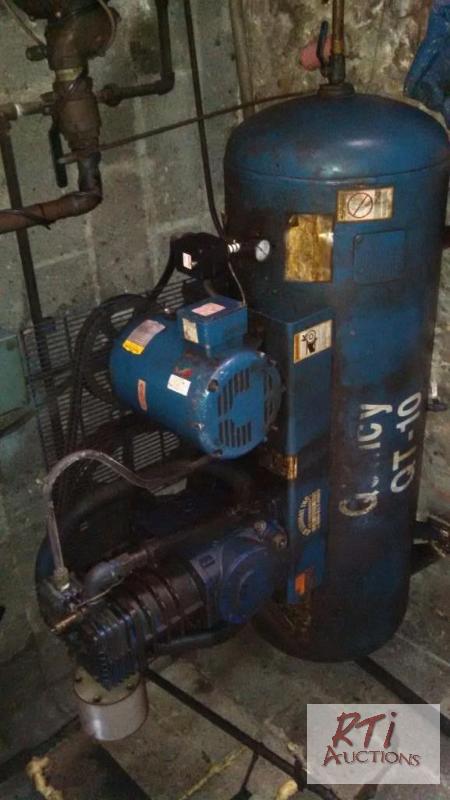 lot 54 image: Quincy QT-10 Air Compressor 10HP 3PH motor ...