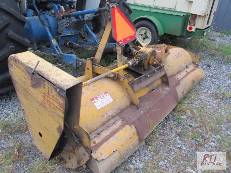 lot 57 image: Rotary mower and Ford flail mower for parts. ...