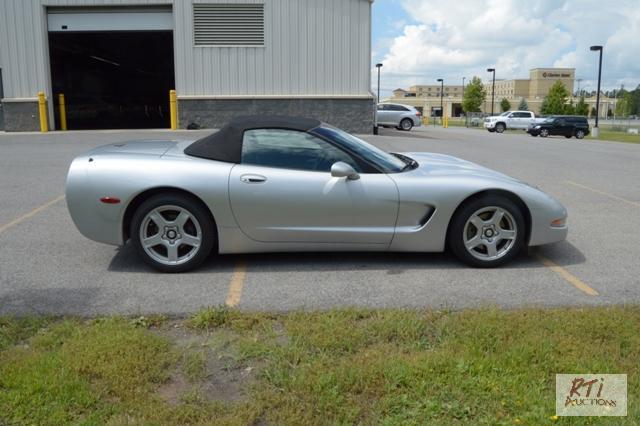 lot 6 image: 1999 Chevrolet Corvette Coupe Convertible, VI...
